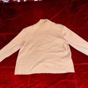 Long sleeve cropped top. Size Large. In good condition. Bought from H&M